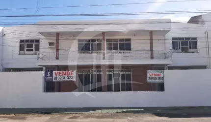 Casa comercial à venda no bairro Suissa