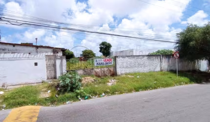 Terreno em rua pública, no Bairro América. (Vizinho a empresa Limpa fossa Moderna)