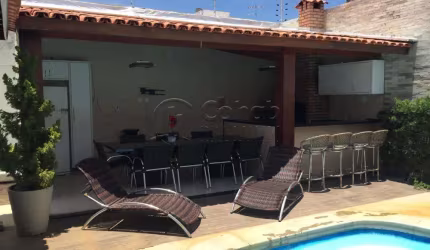 Vendo Belíssima Casa com 2 pavimentos e Piscina na Coroa do Meio