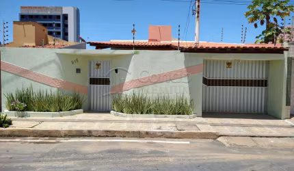 Excelente casa à venda localizada no bairro Coroa do Meio.