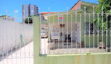 CASA A VENDA NO SALGADO FILHO