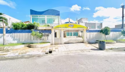 OPORTUNIDADE PARA EMPRESÁRIOS - IMÓVEL VERSÁTIL PRÓXIMO À PRAIA E AO FUTURO SHOPPING PRAIA SUL