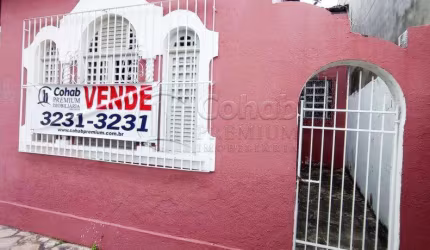 Casa à venda no Centro da Cidade com 315 m² de terreno.