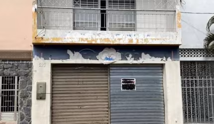 Casa a venda na rua de Maruim, no Centro