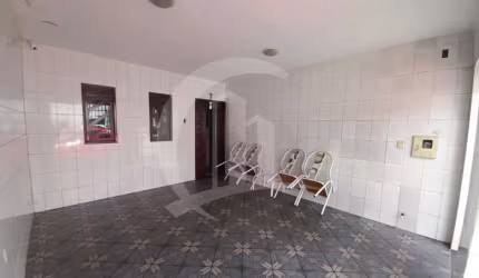 EXCELENTE CASA DE MÉDIO PADRÃO A VENDA NO BAIRRO SIQUEIRA CAMPOS, LADO SOMBRA PREDOMINANTE.