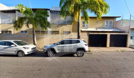 EXCELENTE CASA DE ALTO PADRÃO A VENDA NO BAIRRO ATALAIA, LADO SOMBRA PREDOMINANTE.