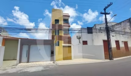 Prédio Comercial com 8 Salas, localizado no Centro