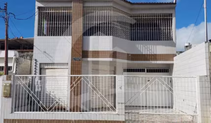 Casa ampla em ótima localização no bairro Cirurgia.