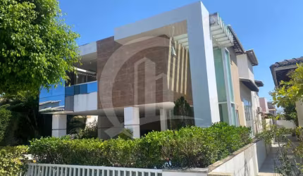 Casa à venda em condomínio fechado com 400m² Bairro Aruana