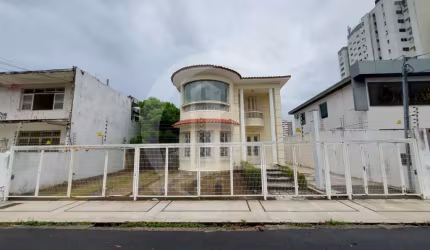 Excelente casa para locação comercial localizada no bairro São José.