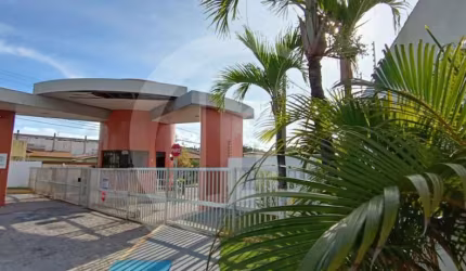 Casa à Venda em Condomínio Fechado