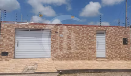 Casa à Venda no Bairro Aruana
