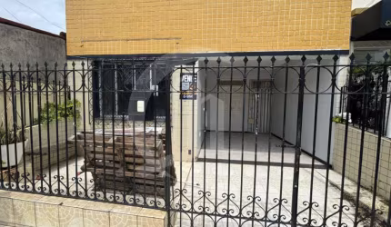 Casa à venda no Avenida Hermes Fontes, bairro Suissa