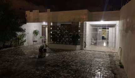 Casa à venda no bairro Pereira Lobo