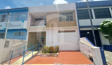 Casa Residencial ou Comercial com 220m² de 3 Quartos para Locação no Bairro São José Centro