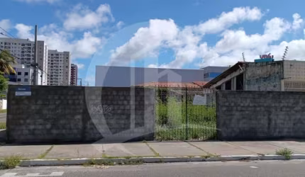 AMPLO TERRENO À VENDA NA ATALAIA COM LOCALIZAÇÃO PRIVILEGIADA