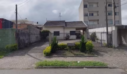 RESIDÊNCIA EM AMPLO TERRENO - JD CRUZEIRO - SÃO JOSÉ DOS PINHAIS