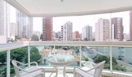 Apartamento em Pinheiros á Venda,  com 4 Dorms, 3 Suítes, 3 Vagas e 190m² útil .