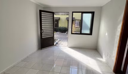 Sobrado com 03 quartos no Desvio Rizzo