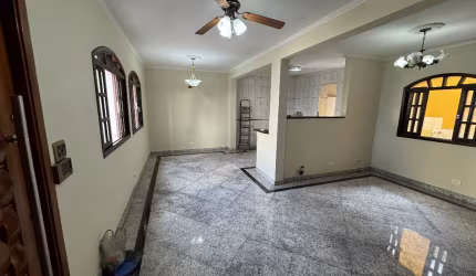 Vende-se sobrado em Vila Particular na Bela Vista