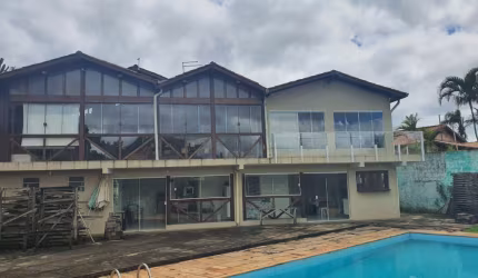 Vende-se Casa de campo de 06 dorm. com 6 vagas na Chácara Santana de Parnaíba