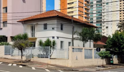 Sobrado Comercial na Rua Sergipe esquina com a Rua Santos!