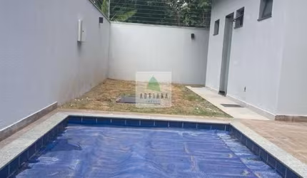 Casa com 3 su&amp;iacute;tes, closet e piscina