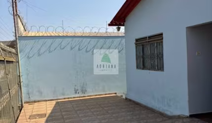 Casa Ampla  Bem Localizada 3 Quartos Sendo 1 Su&amp;iacute;te   Quintal 3 vagas de Garagem  Bairro Valorizado
