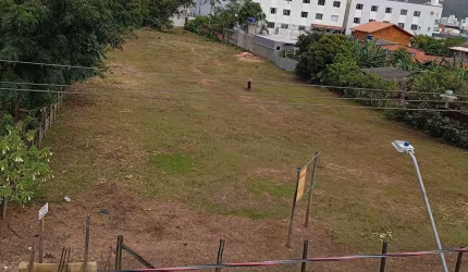 Excelente terreno na parte mais alta da cidade, situado no maior eixo comercial e em grande crescimento nos setores residenciais, indústrias, comerciais e institucionais.