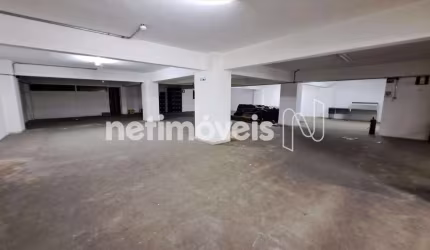 Loja ampla para alugar no bairro Santo Antônio com 750 m² de área útil disponível