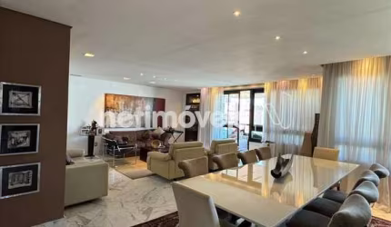 Apartamento para alugar no bairro Lourdes com 228 m² e 4 dormitórios/quartos disponível.