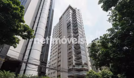Apartamento à venda no bairro Funcionários com 4 dormitórios/quartos e 252 m².