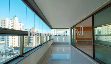 Apartamento à venda no bairro Santo Agostinho com 4 dormitórios e 180 m² úteis.