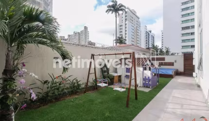 Apartamento à venda no bairro Lourdes com 250 m² e 3 dormitórios/quartos disponíveis.