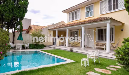 Casa residencial à venda no bairro Belvedere com 320 m² e 3 dormitórios/quartos.