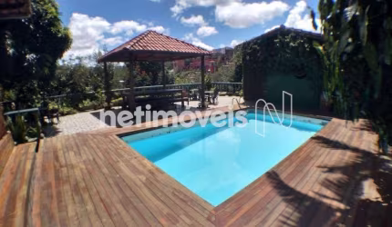 Casa residencial à venda no bairro Serra com 338 m² e 4 dormitórios/quartos.