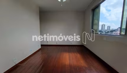 Apartamento à venda no bairro Sagrada Família com 78 m² e 3 dormitórios/quartos.