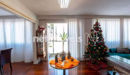 Cobertura à venda com 200 m² e 4 dormitórios no bairro Vila Paris.