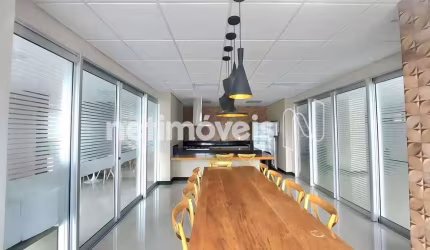Apartamento à venda no bairro Sagrada Família com 83 m² e 3 dormitórios/quartos.