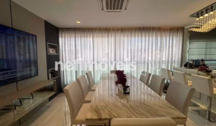 Apartamento cobertura à venda no bairro Lourdes com 217 m² e 2 dormitórios/quartos