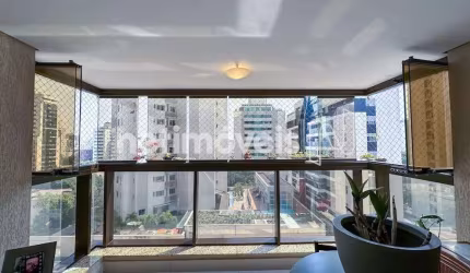 Apartamento à venda no bairro Savassi com 91 m² e 3 dormitórios/quartos disponíveis.