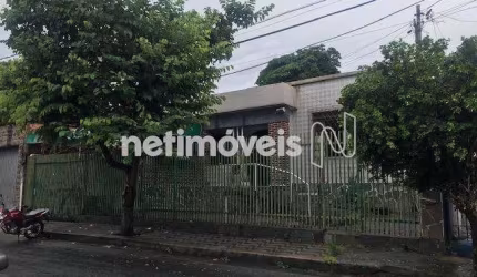 Venda de casa residencial no bairro Prado com 175 m² e 3 dormitórios/quartos.