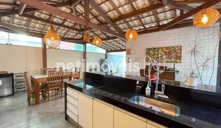 Apartamento à venda no bairro Buritis com 4 dormitórios/quartos e 320 m² de área útil