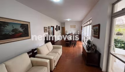 Casa residencial à venda no bairro Santo Antônio com 396 m² e 8 dormitórios/quartos.