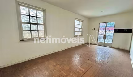 Casa residencial à venda no bairro Prado com 193 m² e 3 dormitórios/quartos disponíveis.