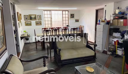 Casa residencial à venda no bairro Sagrada Família com 6 dormitórios e 441 m²