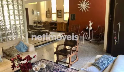 Casa residencial à venda no bairro Belvedere com 586 m² e 4 dormitórios/quartos.