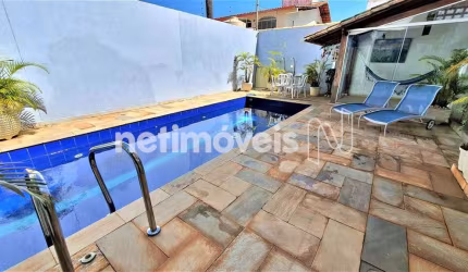 Casa residencial à venda no bairro Belvedere com 322 m² e 4 dormitórios/quartos.