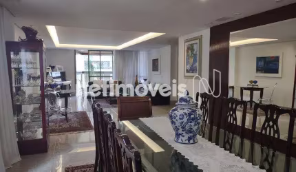 Apartamento à venda no bairro Funcionários com 273 m² e 4 dormitórios/quartos.