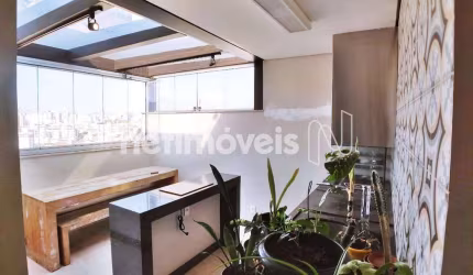 Cobertura à venda no bairro Sagrada Família com 107 m² e 2 dormitórios/quartos.